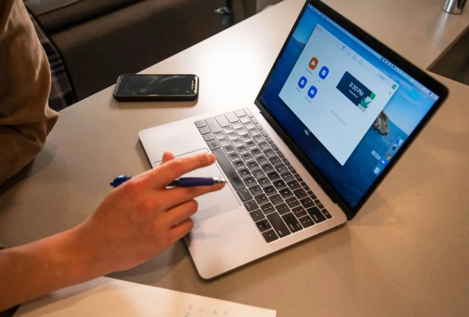 Remote-Arbeit am Laptop